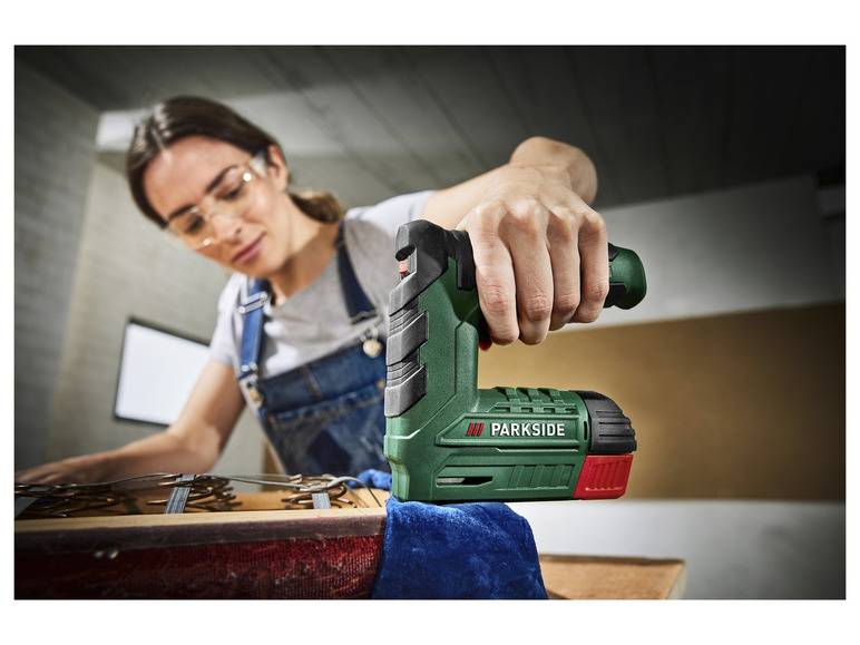 PARKSIDE® 4 V Akku-Tacker »PAT 4 D6«, inklusive Heftklammern und Nägel Outlet