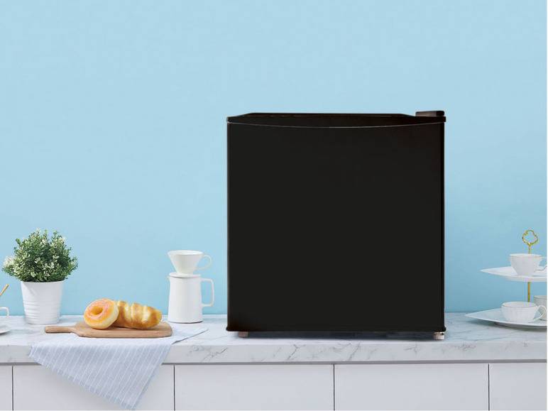 Comfee Mini-Kühlschrank »RCD76DK2«, mit Eisfach Vierteljährliche Förderung
