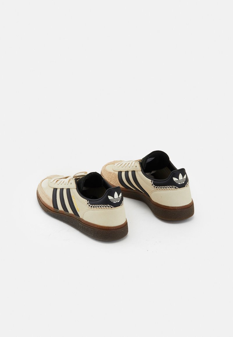 ﻿adidas Originals adidas Originals HANDBALL SPEZIAL UNISEX - Trainers im Angebot