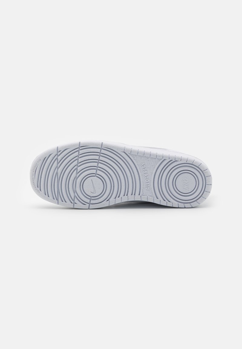 Nike Sportswear Nike Sportswear COURT BOROUGH RECRAFT UNISEX - Trainers - white Saisonschlussverkauf