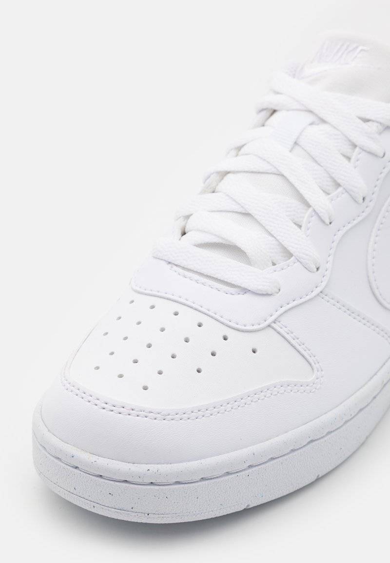 Nike Sportswear Nike Sportswear COURT BOROUGH RECRAFT UNISEX - Trainers - white Saisonschlussverkauf