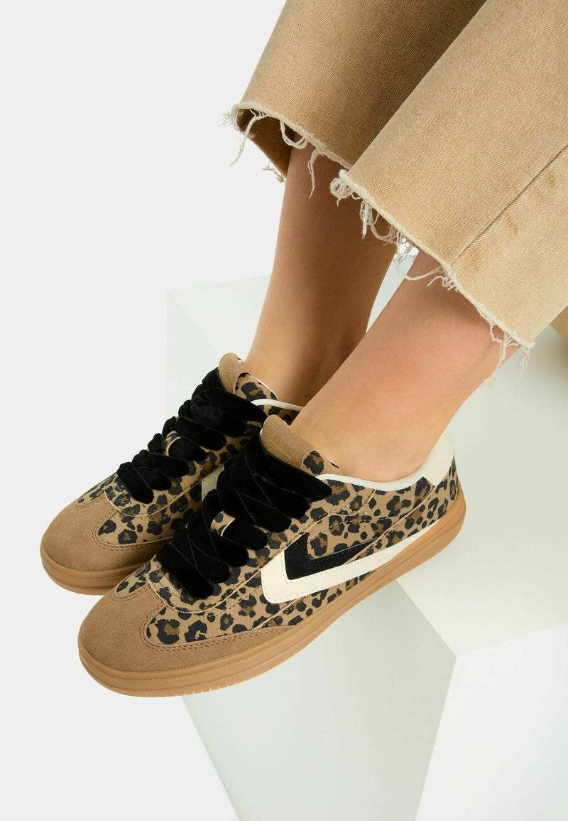 Bershka Bershka RETRO ANIMAL PRINT - Trainers