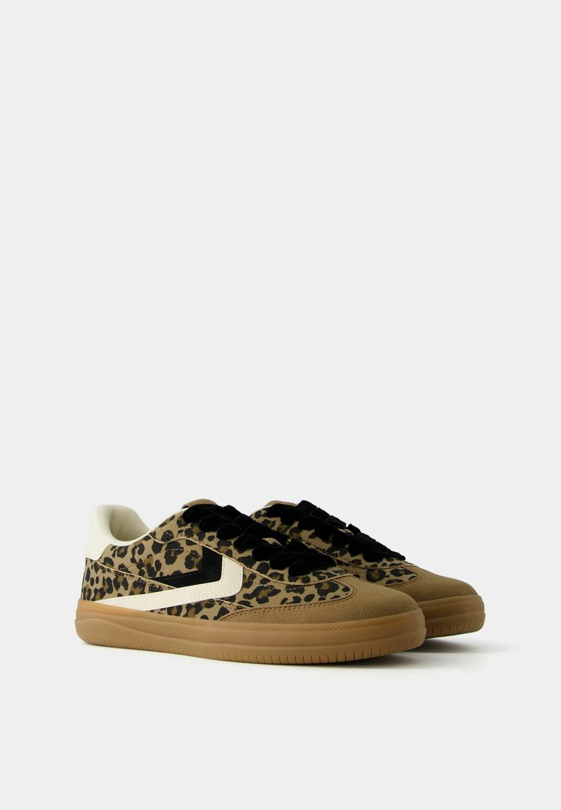 Bershka Bershka RETRO ANIMAL PRINT - Trainers Online Outlet