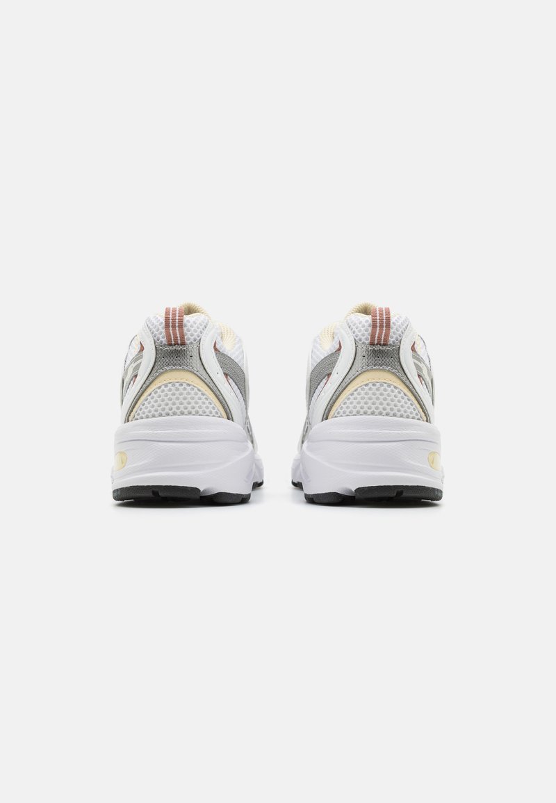 New Balance New Balance MR530 UNISEX - Trainers - white Schlussverkauf
