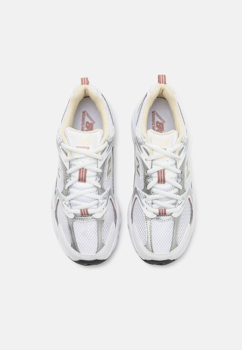 New Balance New Balance MR530 UNISEX - Trainers - white Schlussverkauf
