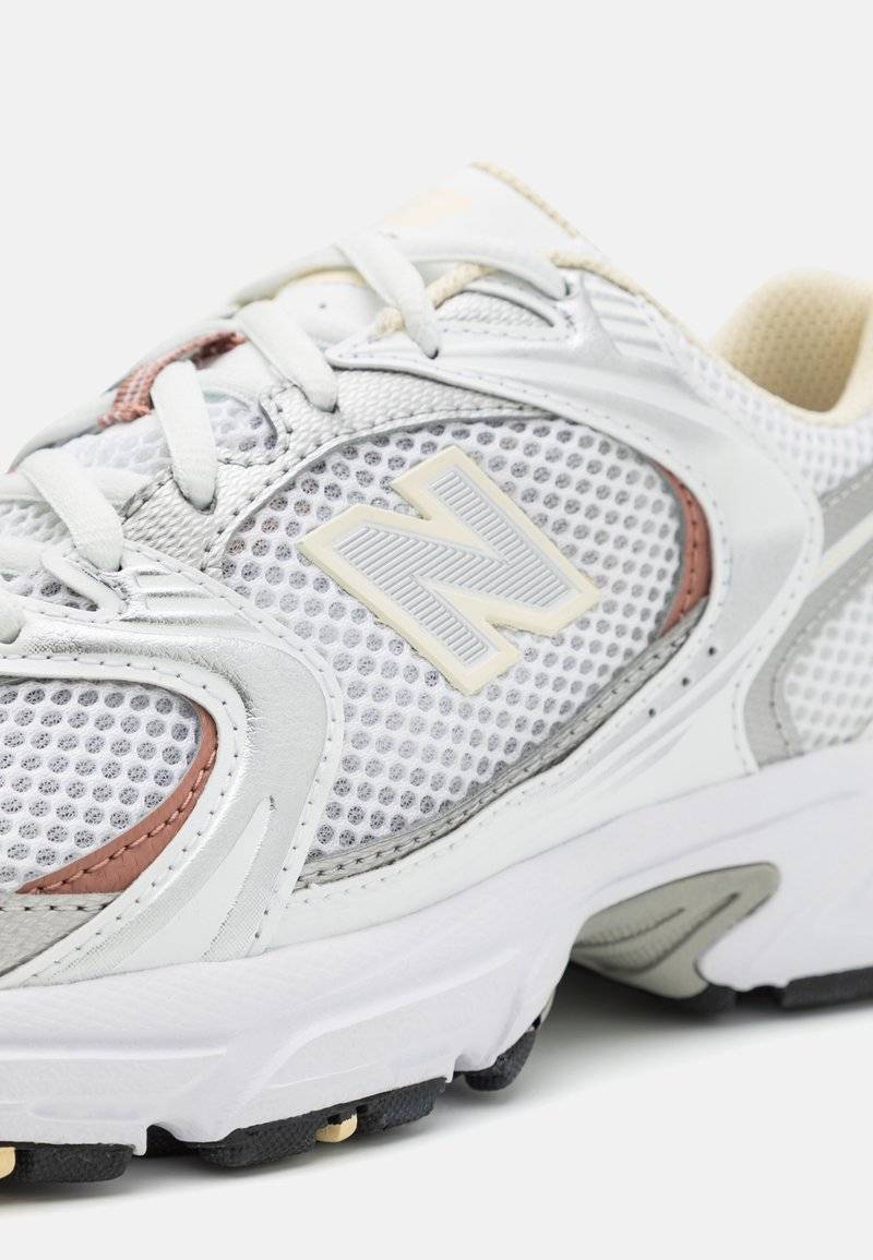 New Balance New Balance MR530 UNISEX - Trainers - white Schlussverkauf