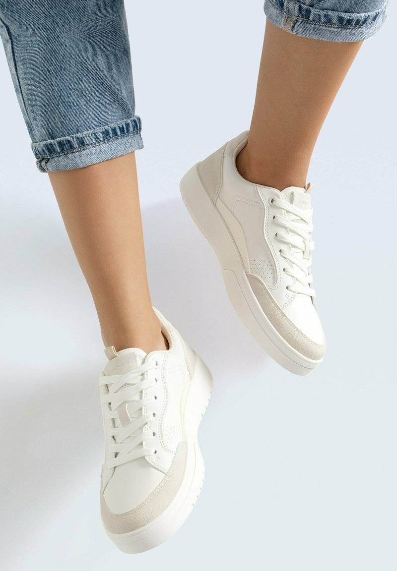 Stradivarius Stradivarius CONTRAST - Trainers - white
