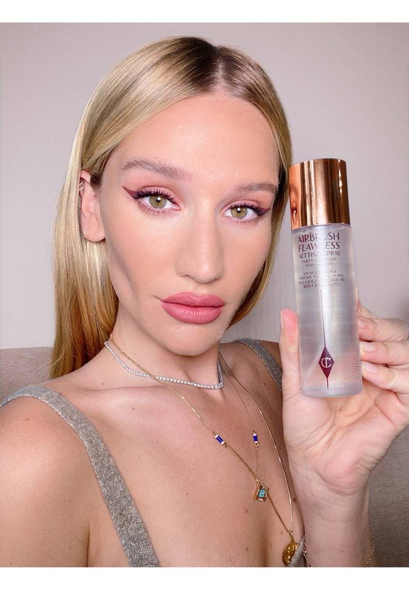 Charlotte Tilbury Charlotte Tilbury AIRBRUSH FLAWLESS SETTING SPRAY - TRAVEL SIZE - Setting spray & powder Online