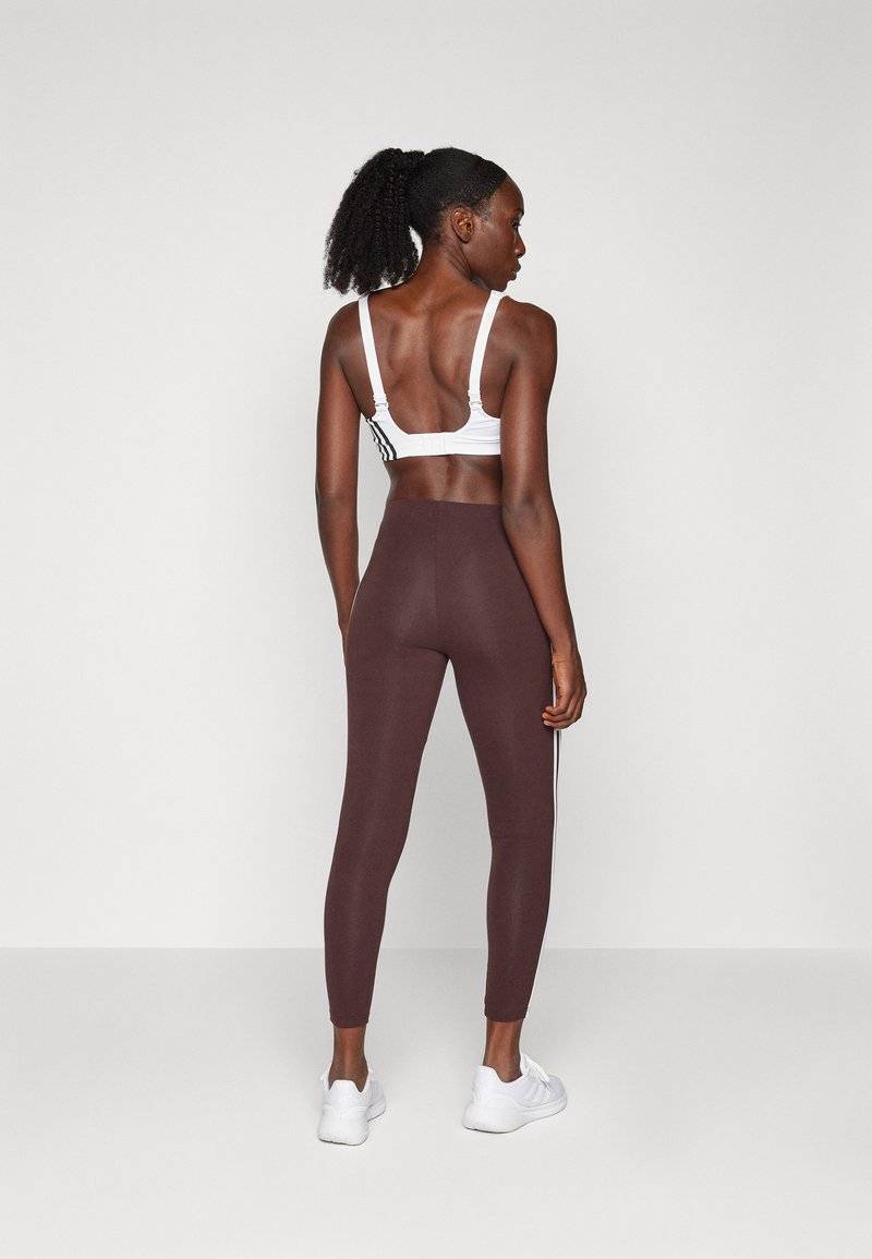 adidas Sportswear adidas Sportswear ESSENTIALS 3 STRIPES HIGH WAISTED - Leggings - shadow brown Schlussverkauf