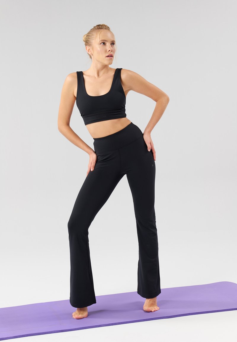 Even&Odd active Even&Odd active FLARED LEGGINGS - Tracksuit bottoms - black Outlet