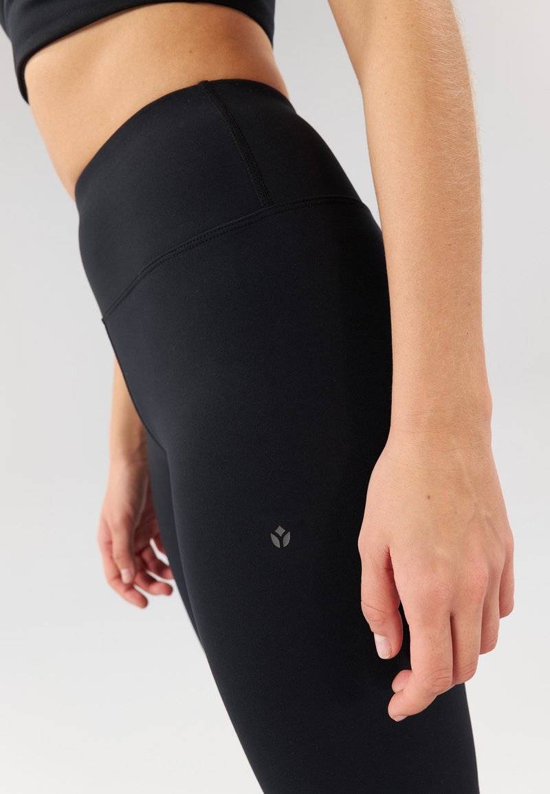 Even&Odd active Even&Odd active FLARED LEGGINGS - Tracksuit bottoms - black Outlet