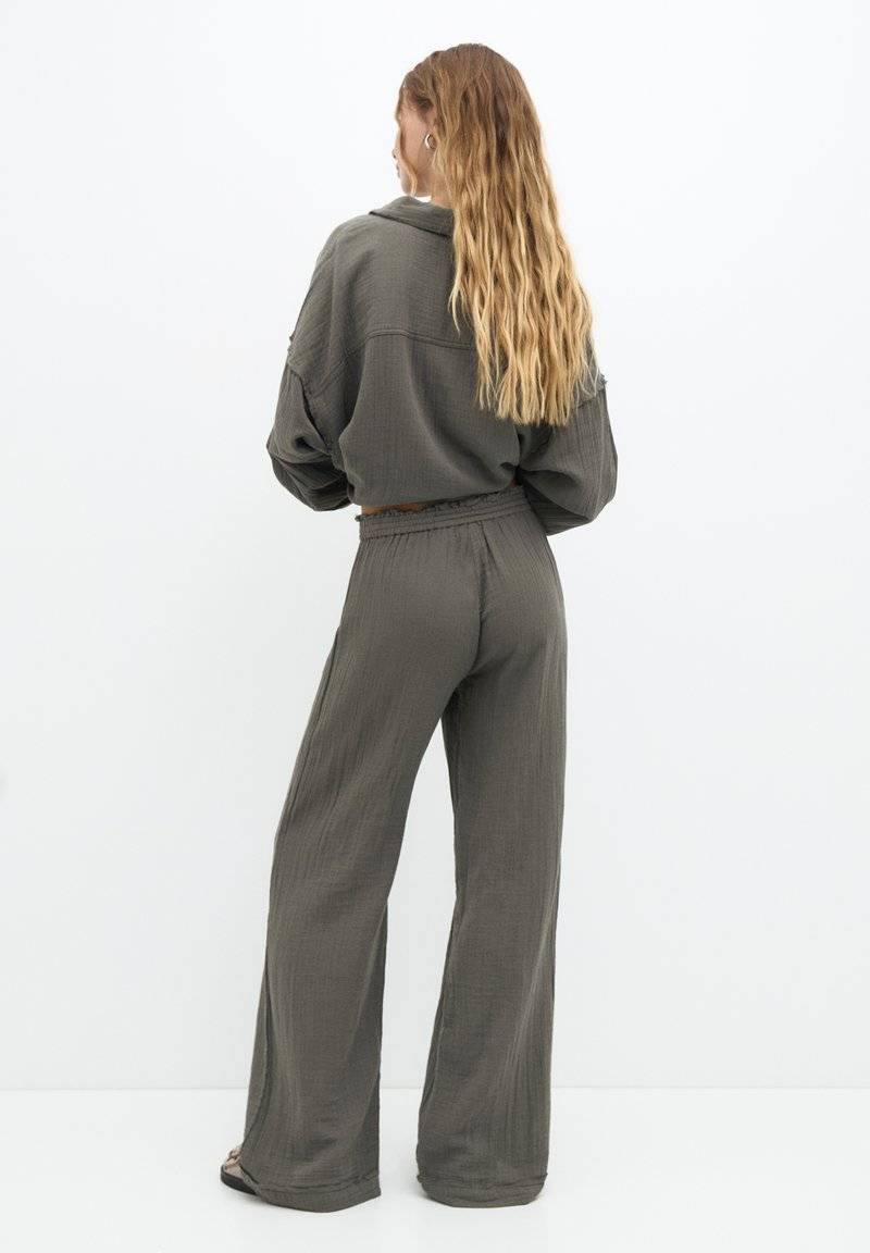 PULL&BEAR PULL&BEAR CREASED WITH FRAYED HEMS - Trousers - dark grey Auslauf