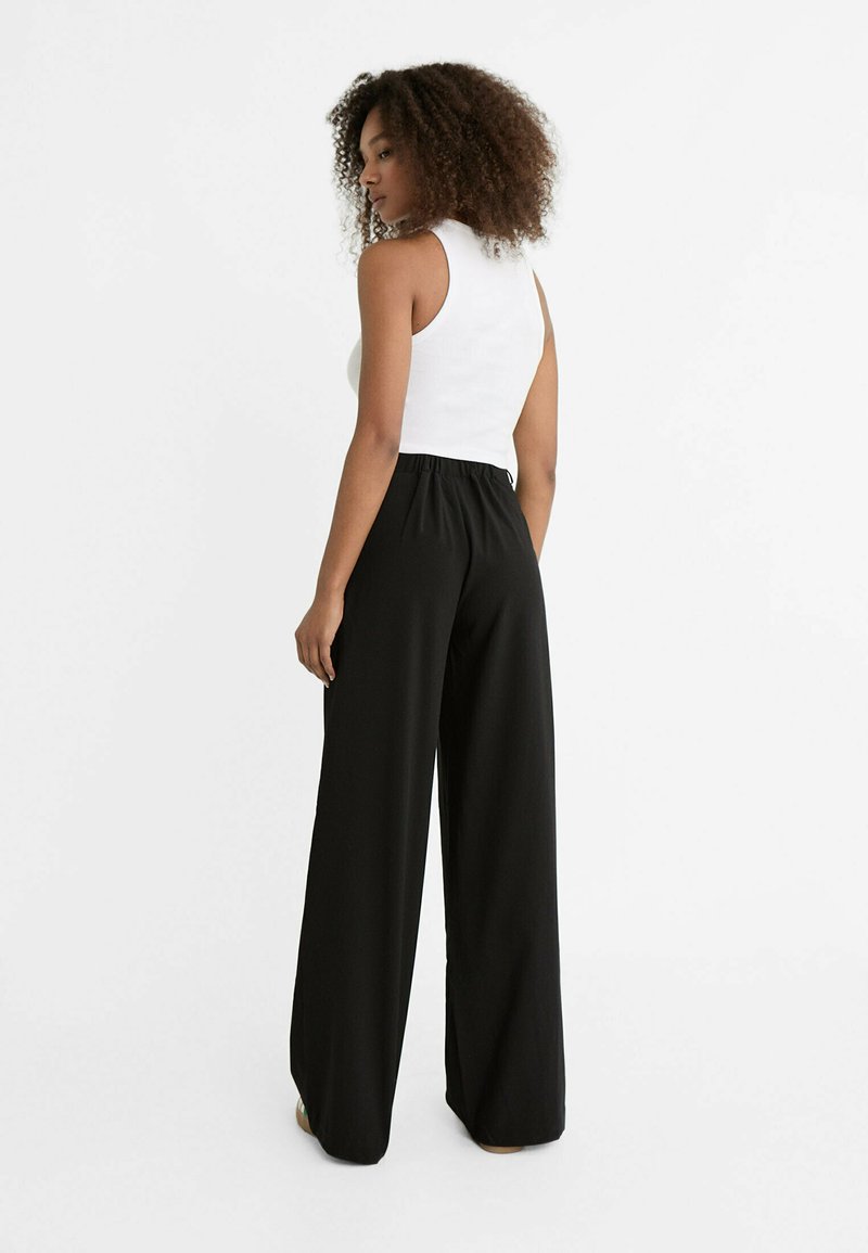 Stradivarius Stradivarius WITH BUCKLE DETAIL - Trousers - black Hotsell