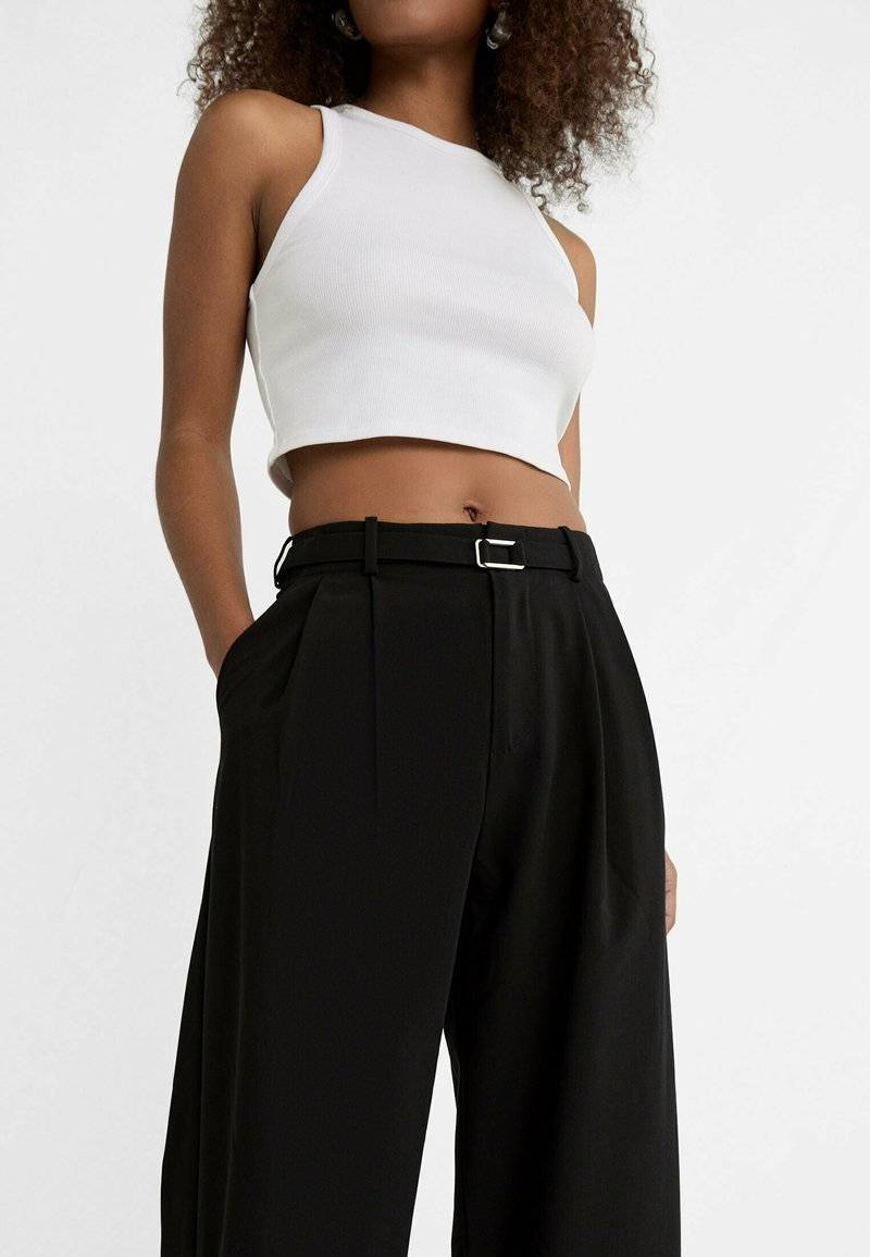 Stradivarius Stradivarius WITH BUCKLE DETAIL - Trousers - black Hotsell