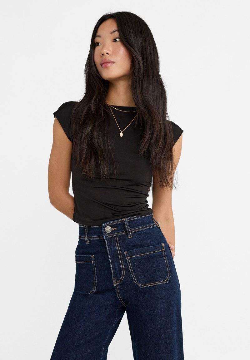 Stradivarius Stradivarius OPEN-BACK - Basic T-shirt - black
