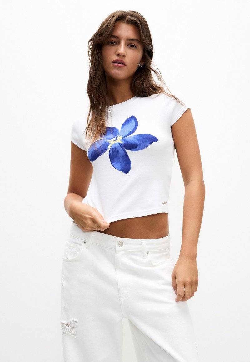 PULL&BEAR PULL&BEAR SHORT SLEEVE FLORAL - Print T-shirt - white