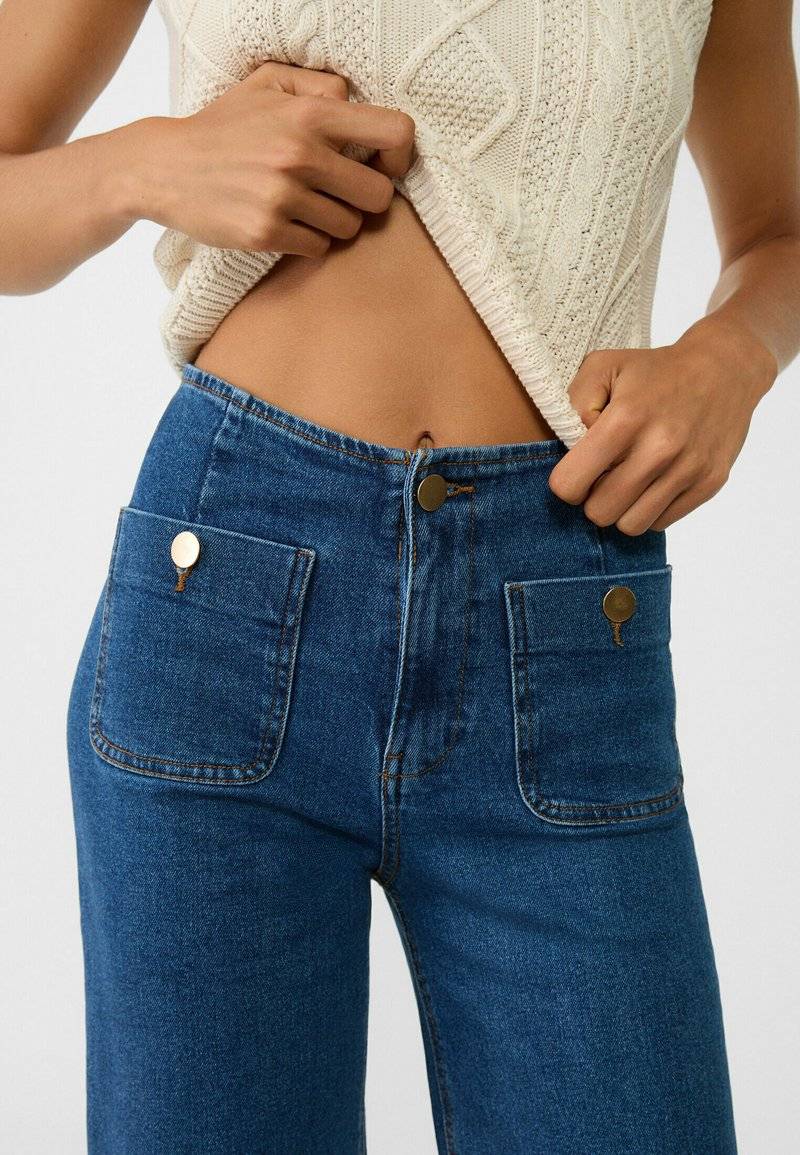 Stradivarius Stradivarius MINIMALIST WITH POCKETS - Flared Jeans - royal blue Hotsell