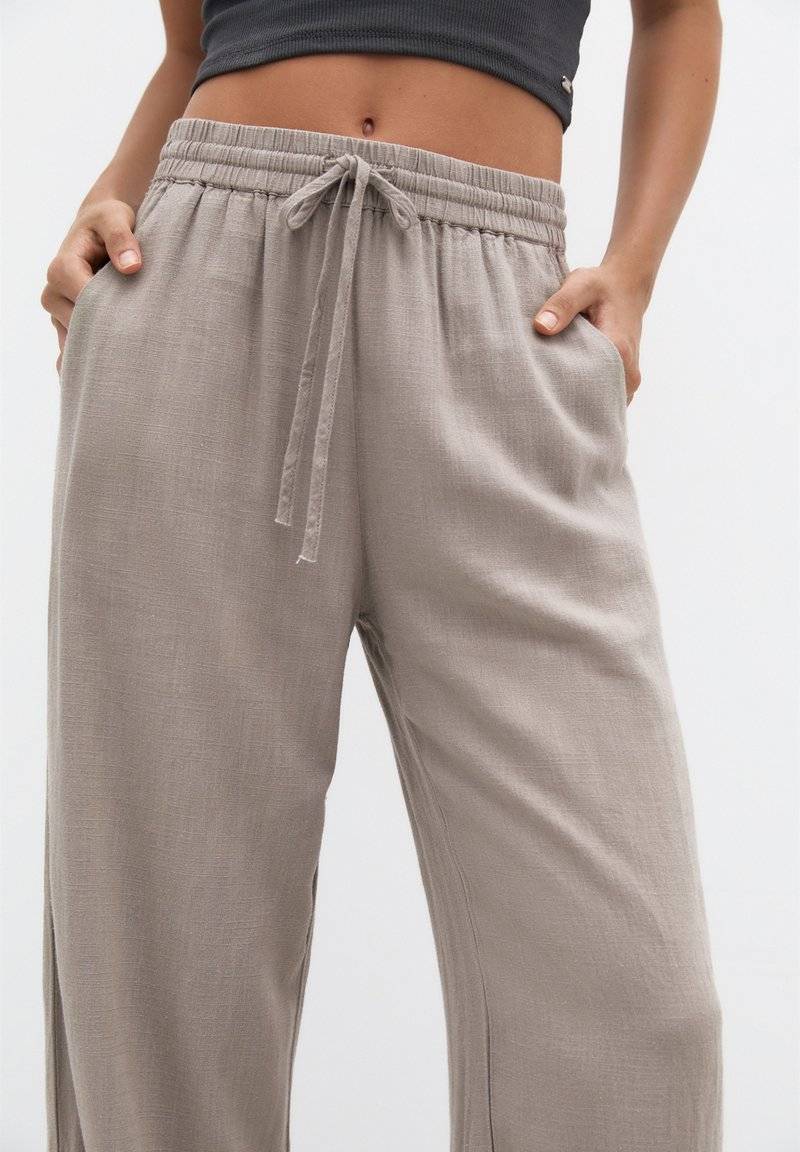 PULL&BEAR PULL&BEAR Trousers - stone Schlussverkauf