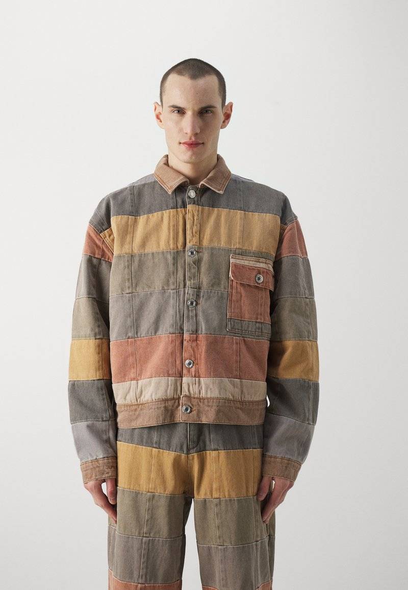 Les Benjamins Les Benjamins UNISEX - Denim jacket - brown Fabrikverkauf