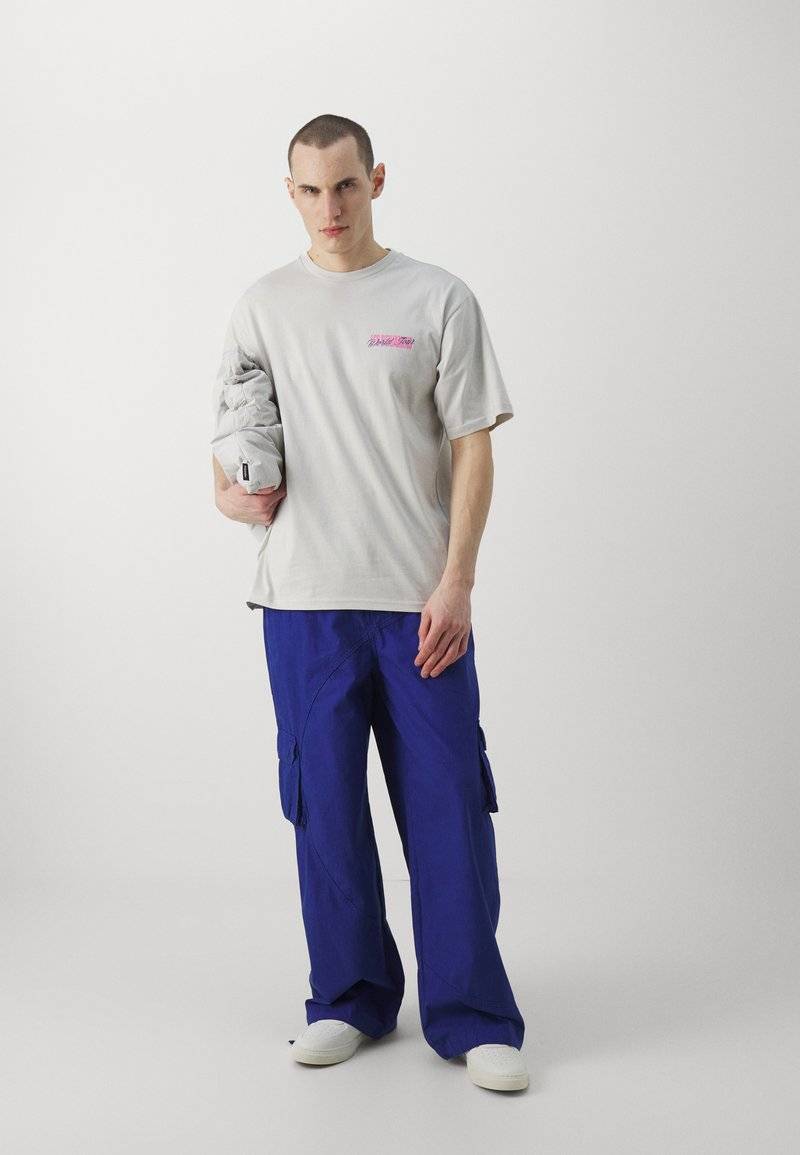 Les Benjamins Les Benjamins PANT UNISEX - Cargo trousers - blue im Angebot