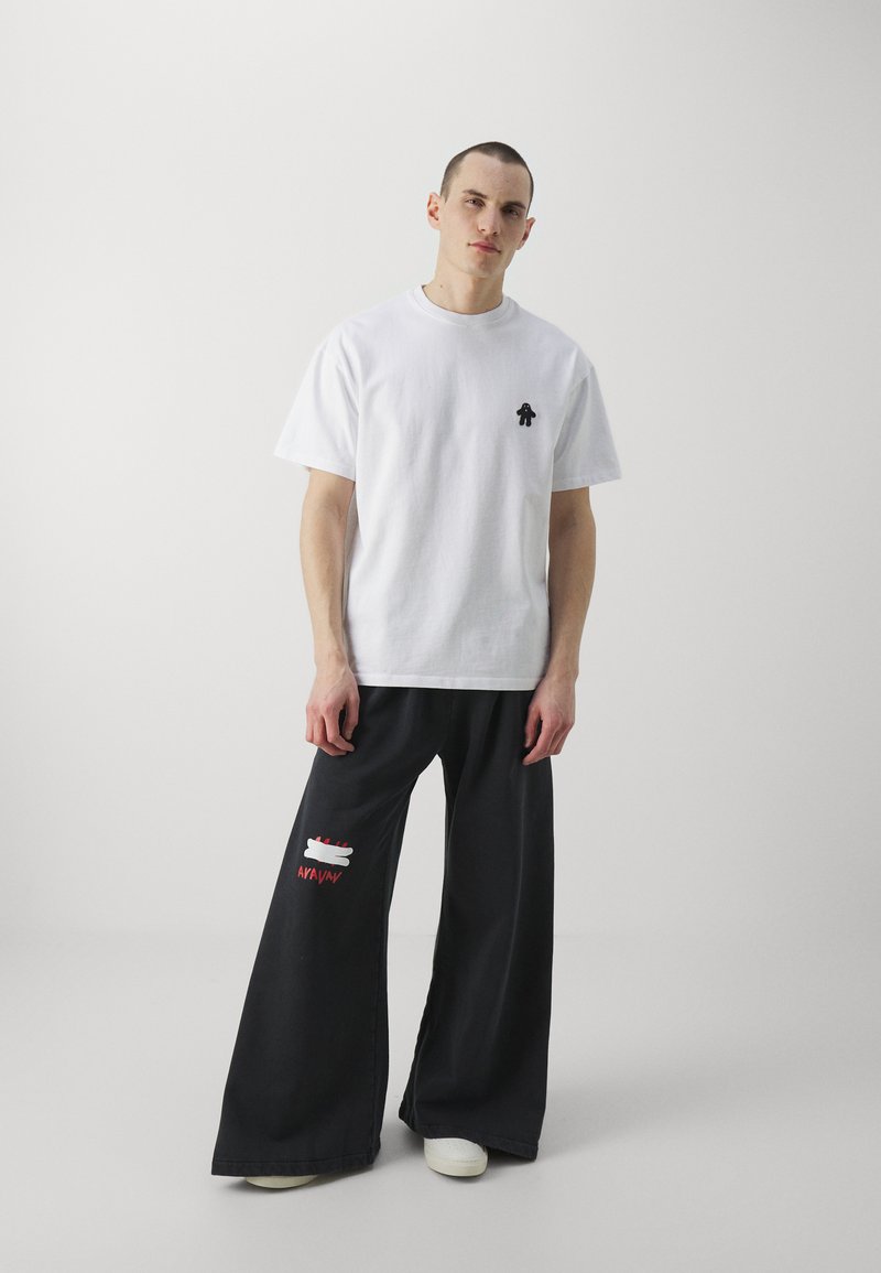 AVAVAV AVAVAV OLD LADY UNISEX - Basic T-shirt - blanc Hotsell