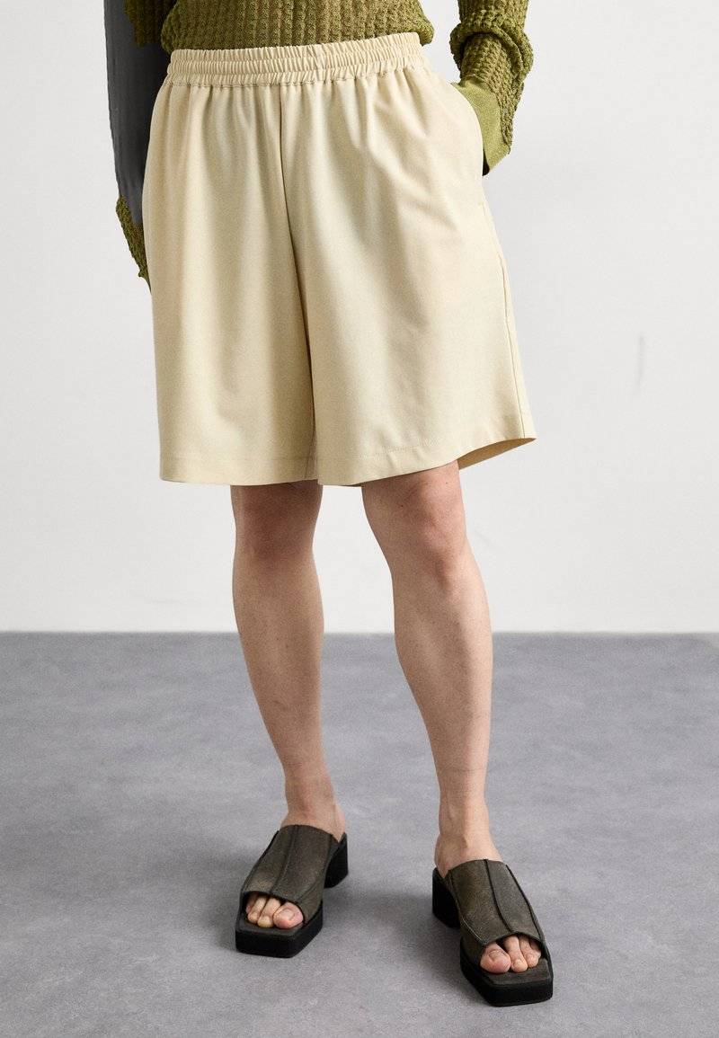 Bonsai Bonsai RAFFIA SHORT BASKET FIT PANT UNISEX - Shorts