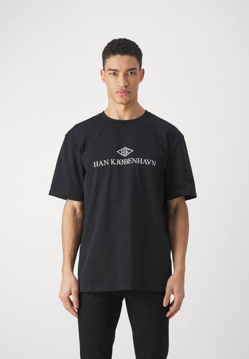 Han Kjøbenhavn Han Kjøbenhavn LOGO BOXY TEE UNISEX - Print T-shirt - black Günstiger Verkauf