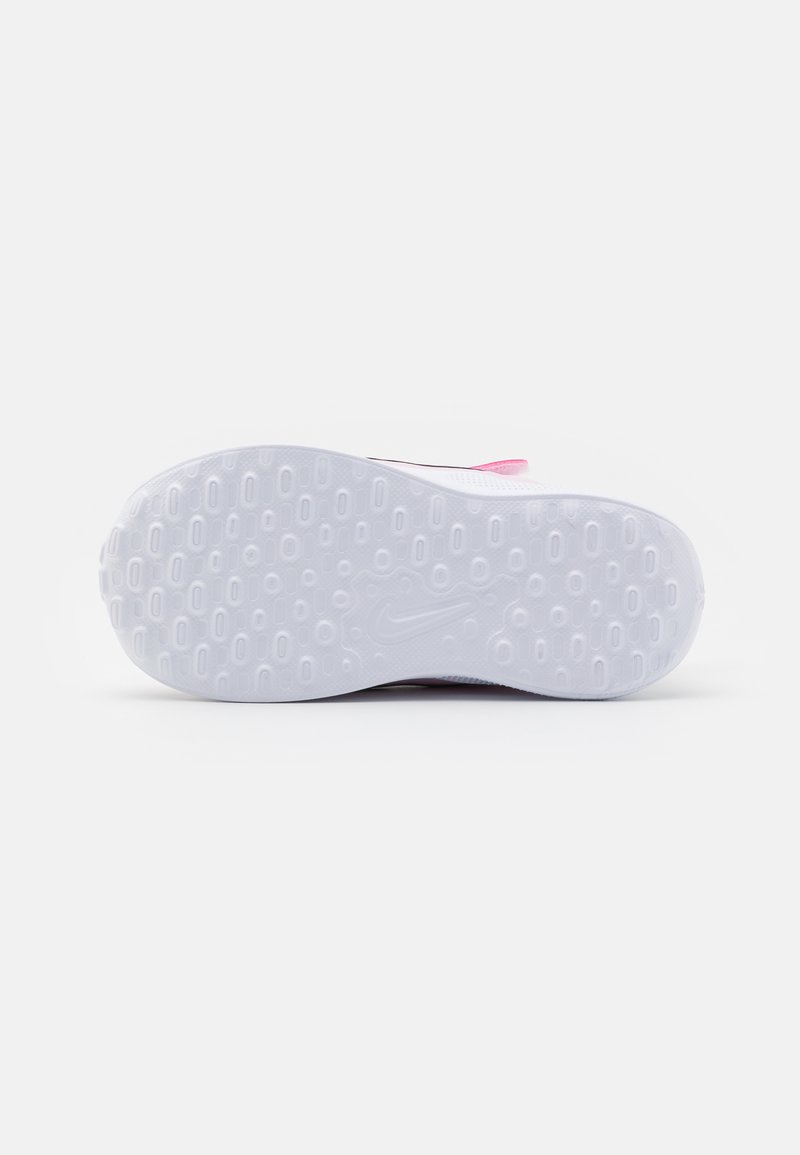 Nike Performance Nike Performance REVOLUTION - Competition running shoes Verkauf