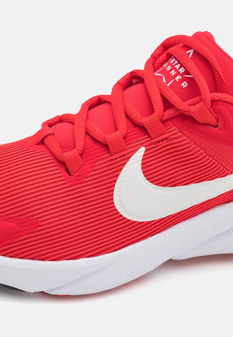 Nike Performance Nike Performance STAR RUNNER 4 UNISEX - Competition running shoes Fabrikverkauf