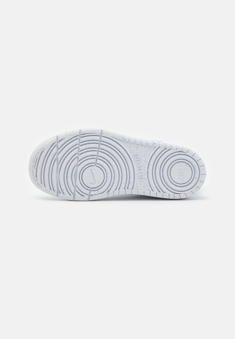 Nike Sportswear Nike Sportswear COURT BOROUGH RECRAFT UNISEX - Trainers - white Auslauf