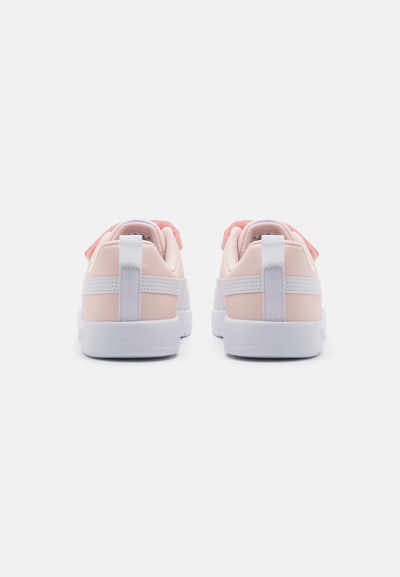 Puma Puma COURTFLEX UNISEX - Neutral running shoes Schlussverkauf