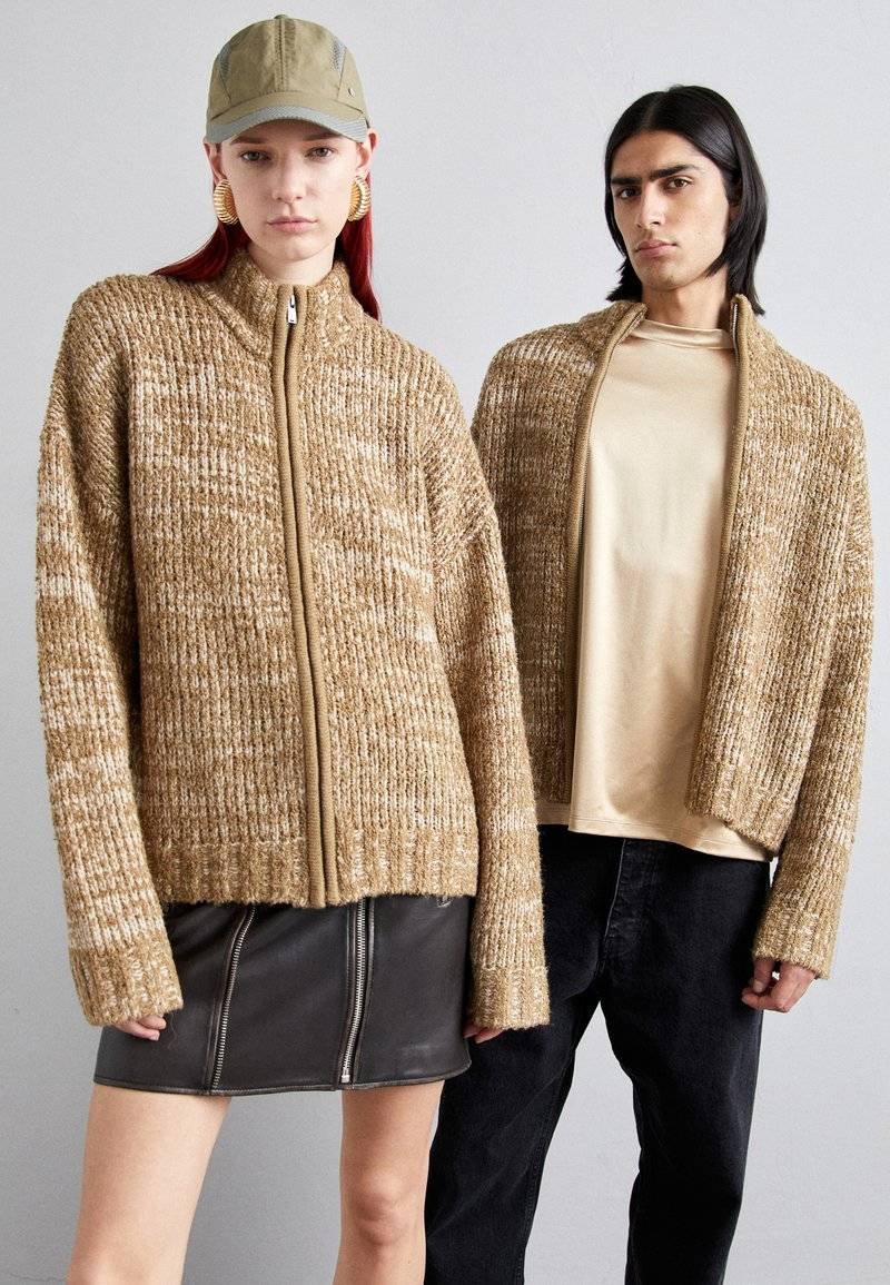 Holzweiler Holzweiler EMPLIFY ZIP CARDIGAN UNISEX - Cardigan - brown