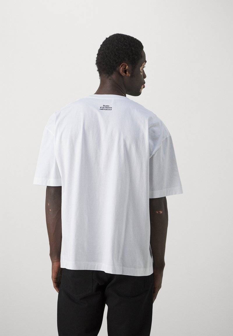 Études Études SPIRIT GUARDIAN UNISEX - Print T-shirt - white Hotsell