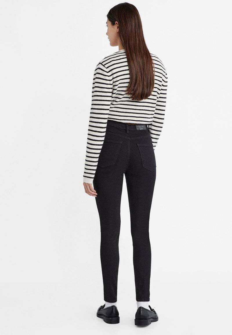 Stradivarius Stradivarius MIT SUPERHOHEM - Jeans Skinny Fit - black Verkauf