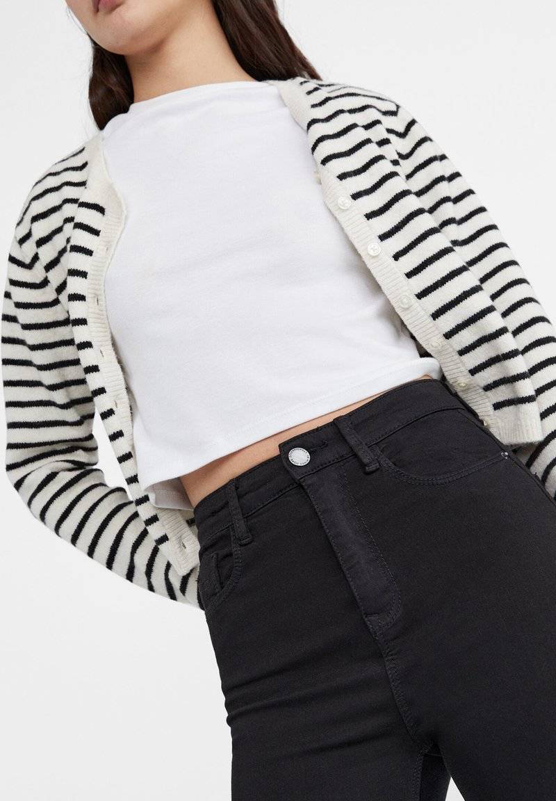 Stradivarius Stradivarius MIT SUPERHOHEM - Jeans Skinny Fit - black Verkauf
