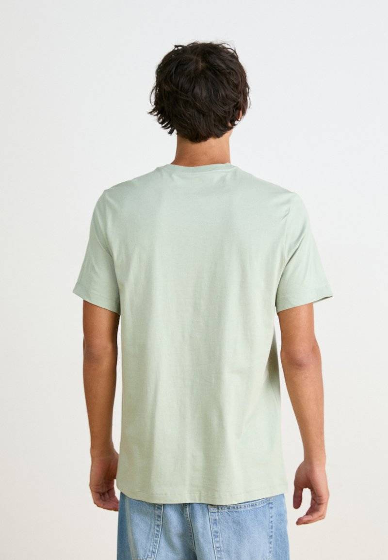 Nike Sportswear Nike Sportswear CLUB TEE - Basic T-shirt - mint Angebote
