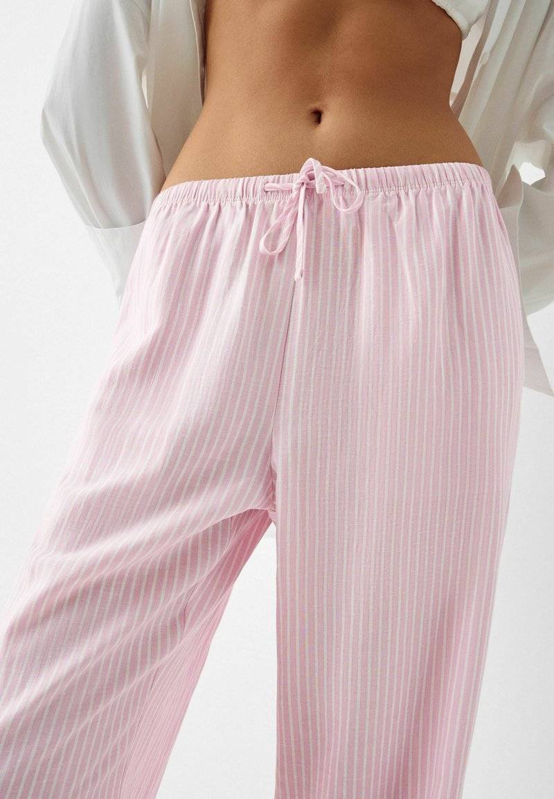 Bershka Bershka WITH AN ELASTIC - Trousers - light pink Schlussverkauf