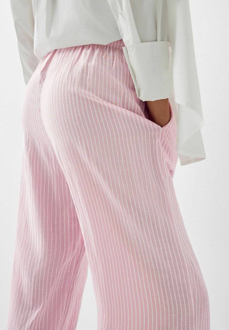 Bershka Bershka WITH AN ELASTIC - Trousers - light pink Schlussverkauf