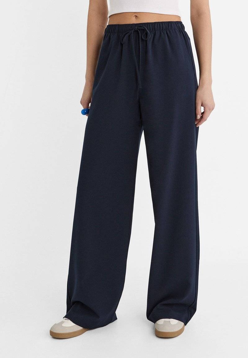 Stradivarius Stradivarius LONG FLOWING - Trousers - mottled dark blue