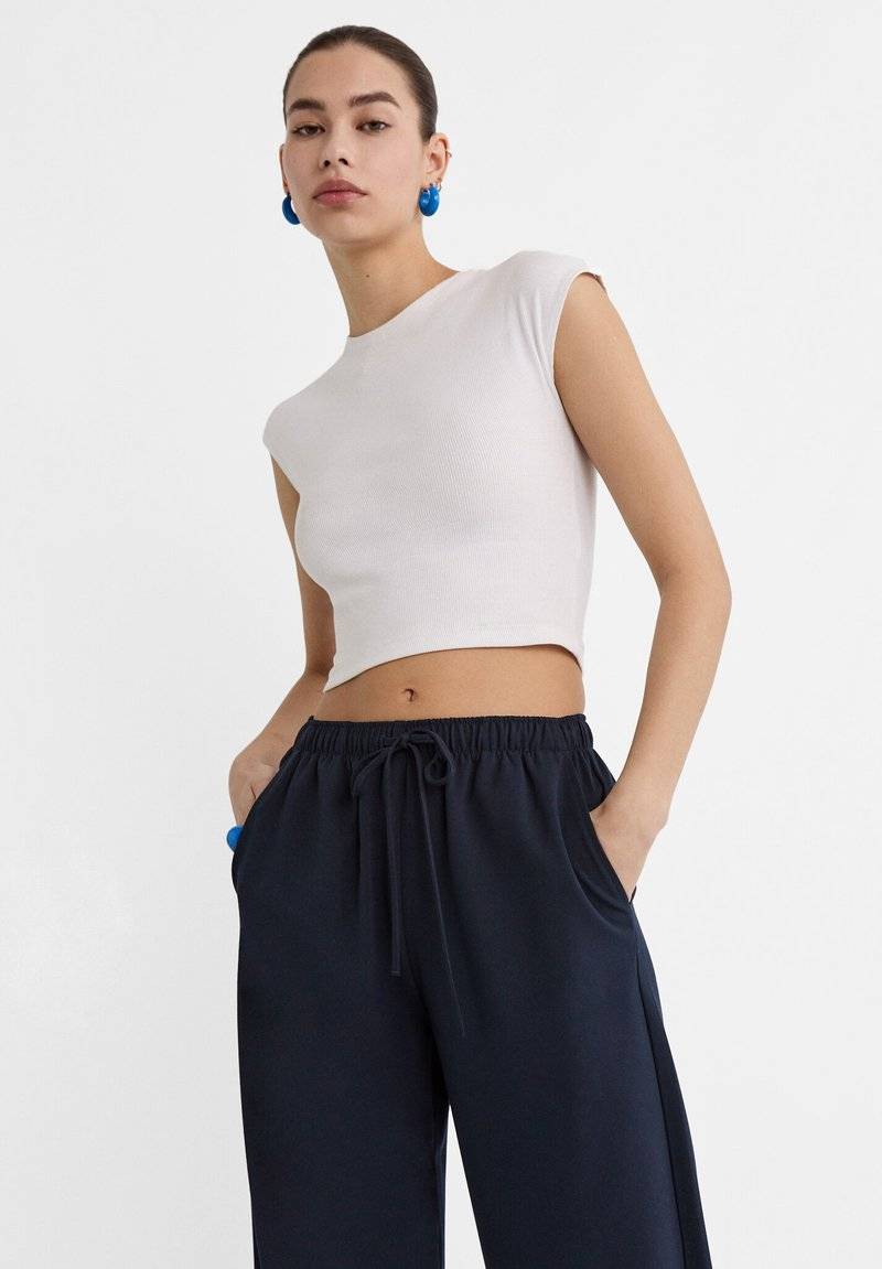 Stradivarius Stradivarius LONG FLOWING - Trousers - mottled dark blue Meist gekauft