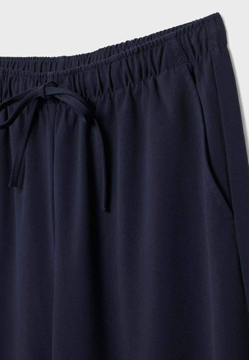 Stradivarius Stradivarius LONG FLOWING - Trousers - mottled dark blue Meist gekauft