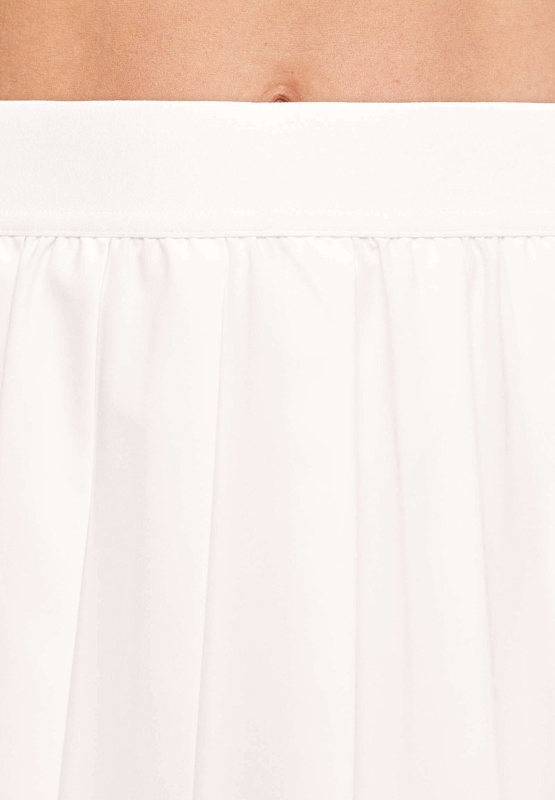 OYSHO OYSHO PLEATED COMPRESSIVE - Sports skirt - white Verkauf