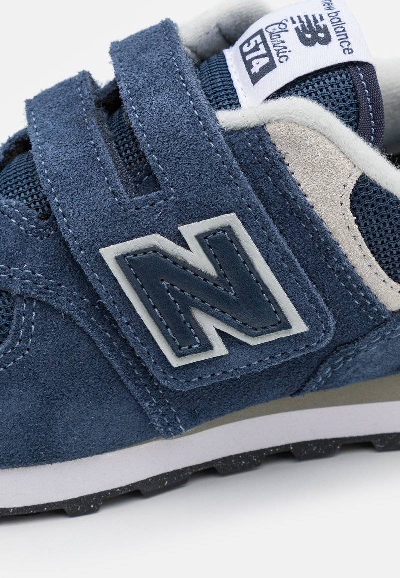 New Balance New Balance 574 UNISEX - Trainers - navy im Angebot