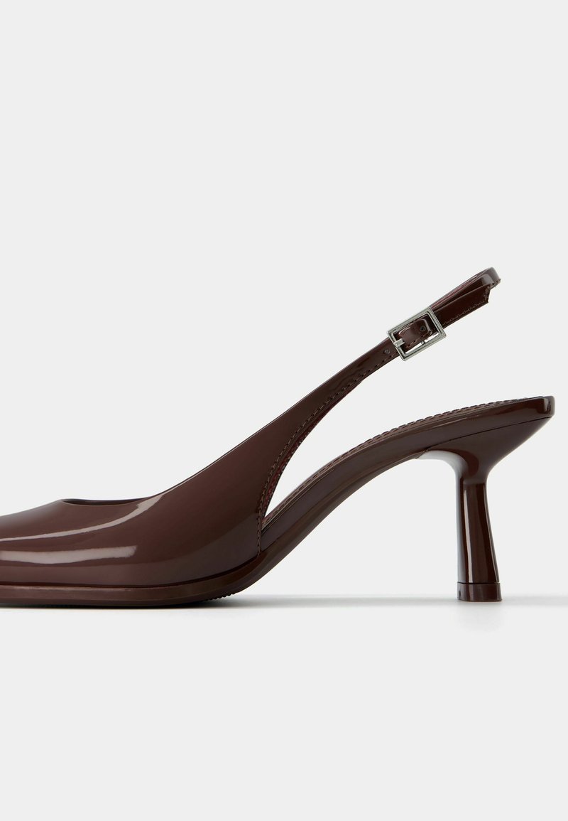 Bershka Bershka KITTEN HEEL - Classic heels - brown Verkauf