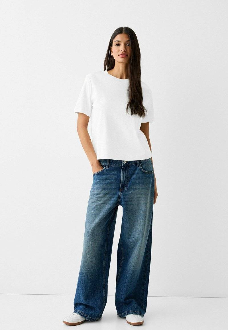 Bershka Bershka SHORT SLEEVE - Basic T-shirt - white im Angebot