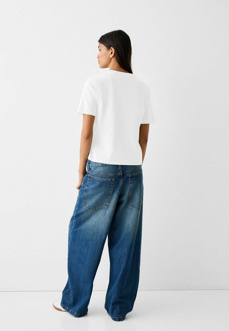 Bershka Bershka SHORT SLEEVE - Basic T-shirt - white im Angebot