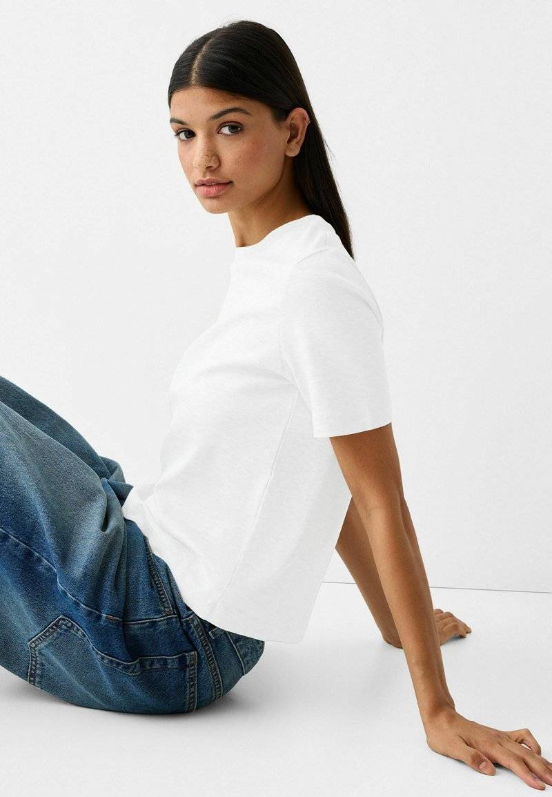 Bershka Bershka SHORT SLEEVE - Basic T-shirt - white im Angebot