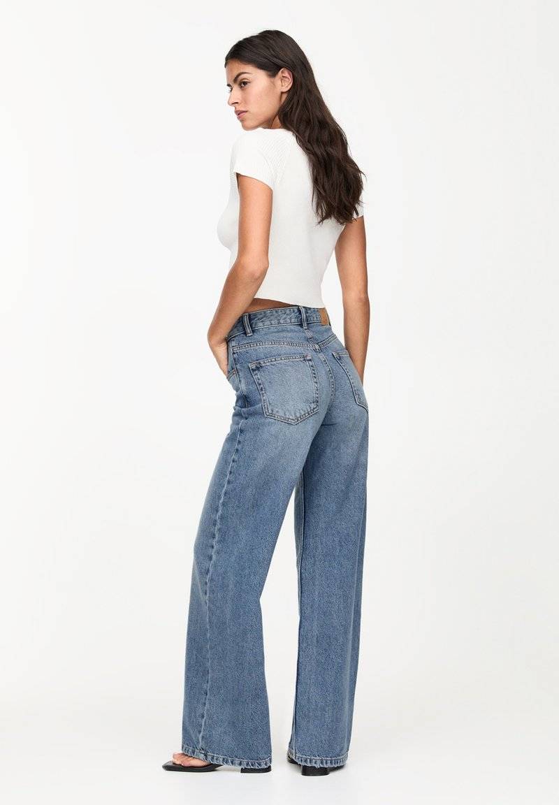 PULL&BEAR PULL&BEAR MID-RISE WIDE - Flared Jeans - blue Meist gekauft