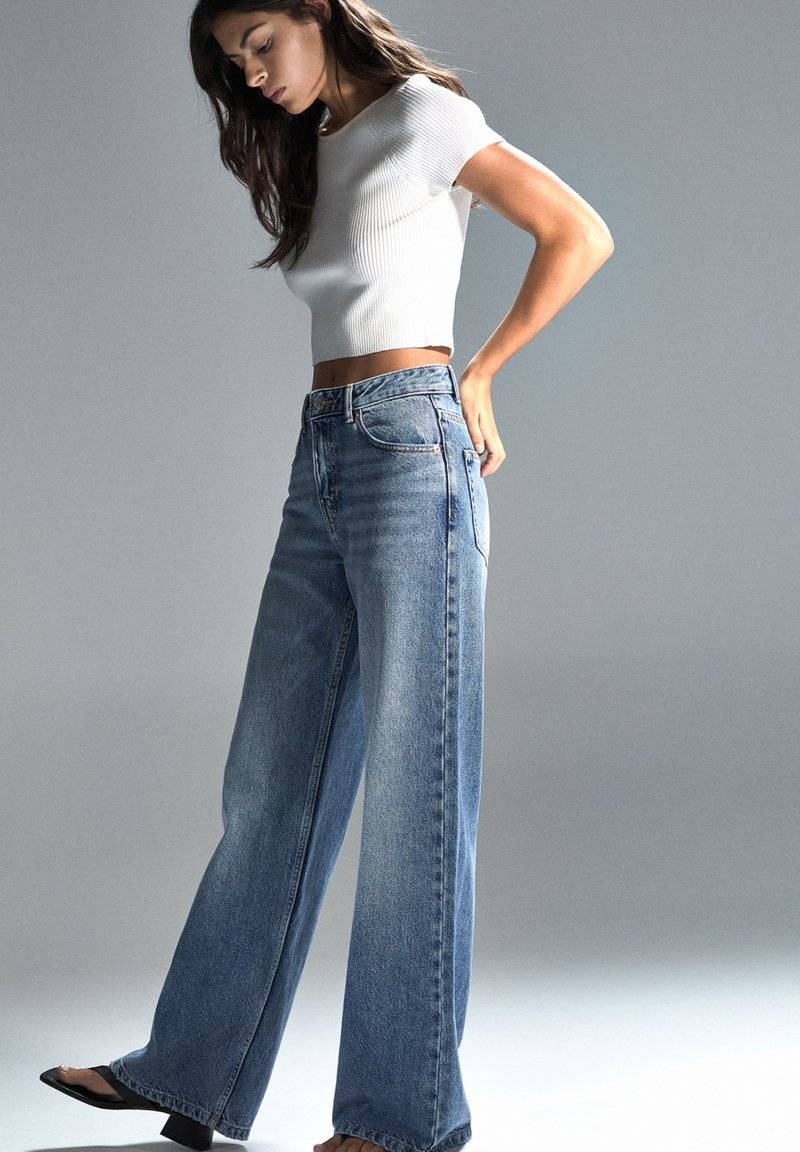 PULL&BEAR PULL&BEAR MID-RISE WIDE - Flared Jeans - blue Meist gekauft