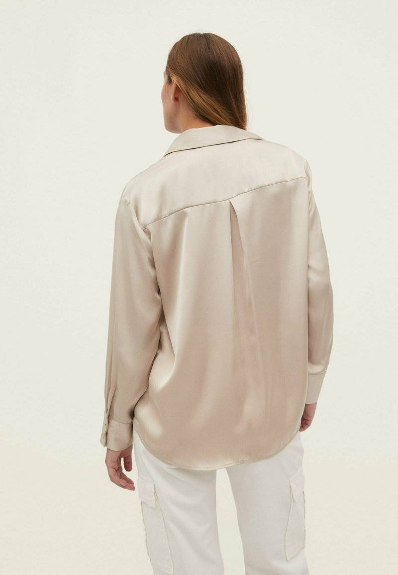 Stradivarius Stradivarius COLLARED - Button-down blouse - stone Online